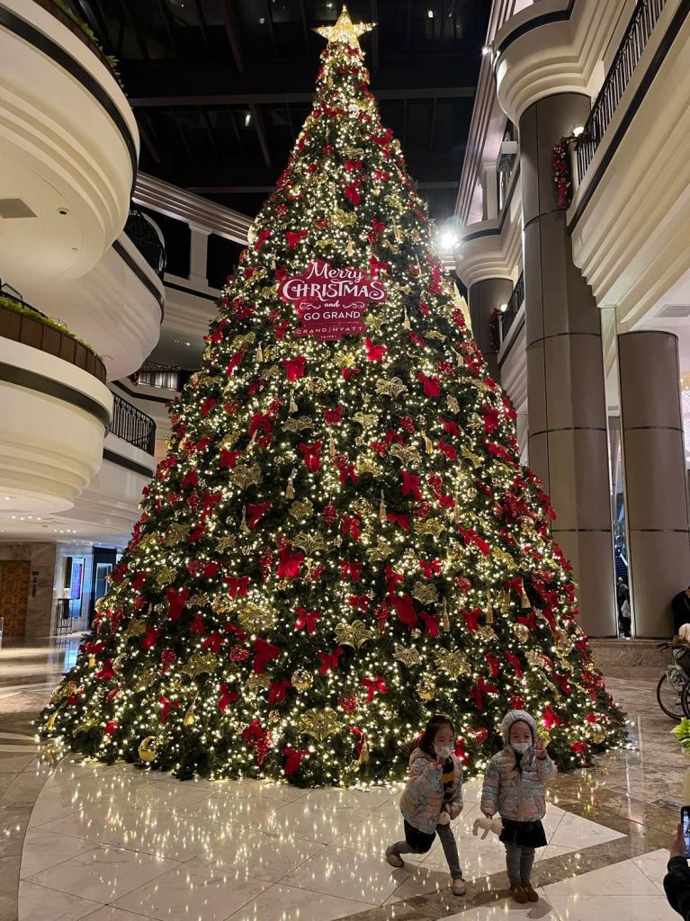 台北君悅酒店接待大廳的巨大聖誕樹